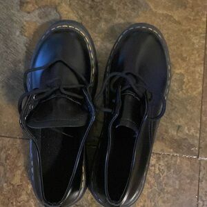 Ladies chunky platform shoe.